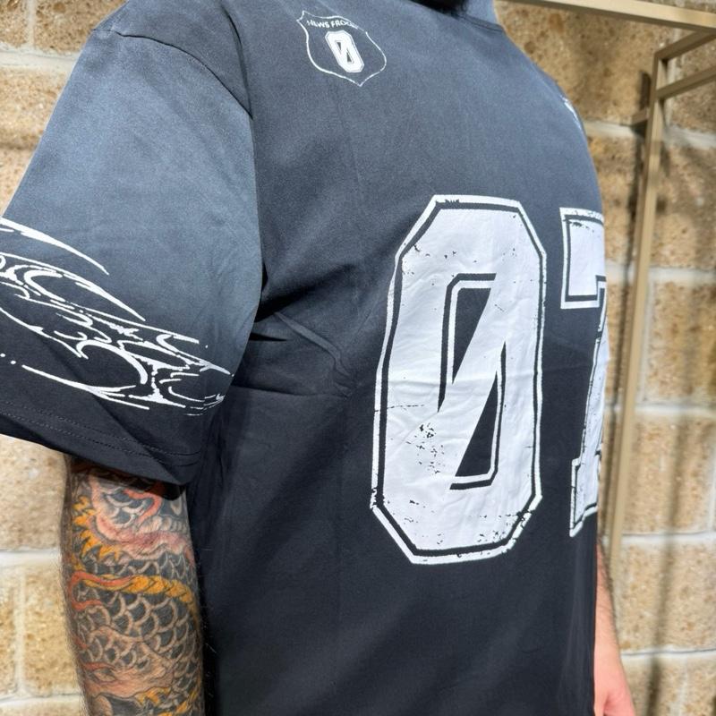 T-Shirt “07” oversize con stampa e abrasioni